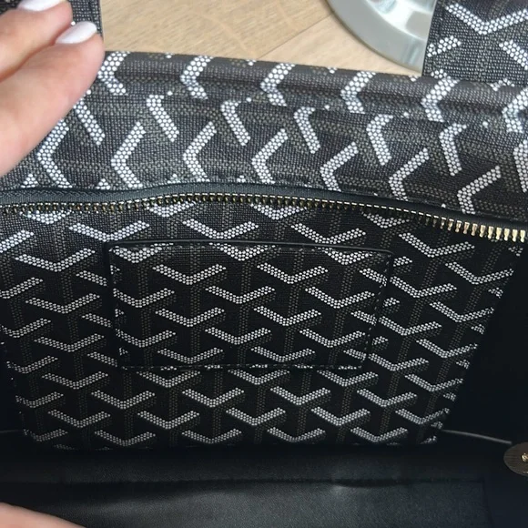 The Y bag in black - Picture 6 of 6